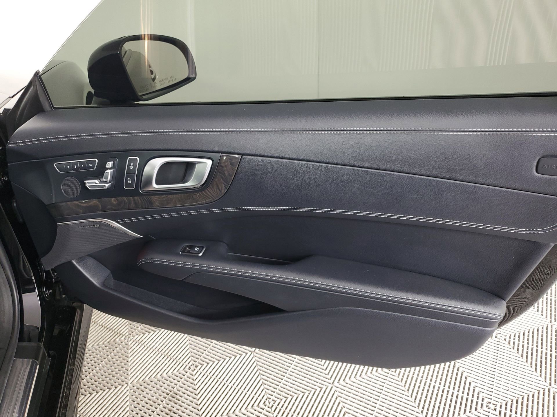 Used 2014 Mercedes-Benz SL 550 image 31