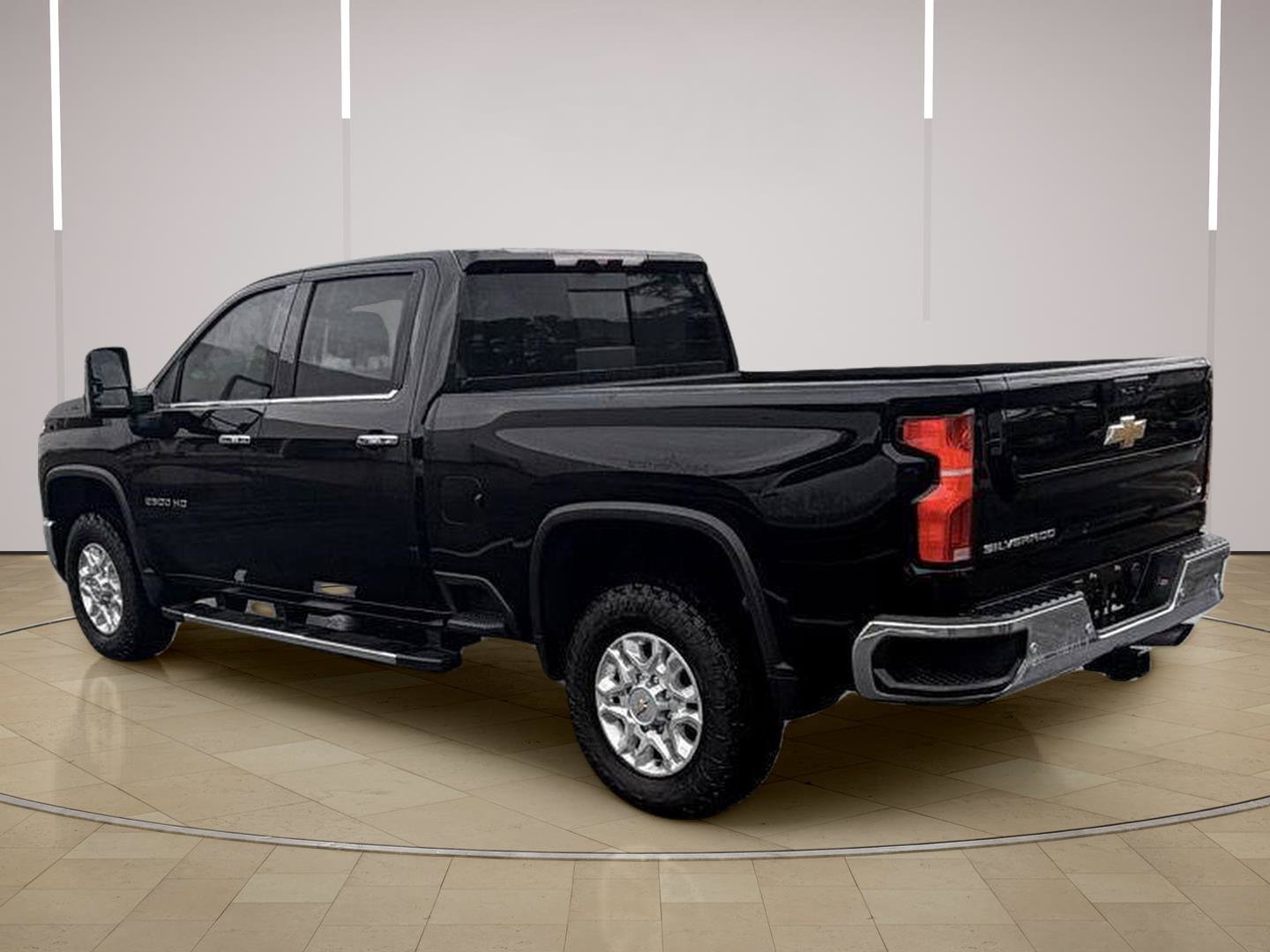 Used 2024 Chevrolet Silverado 2500 LTZ w/ LTZ Plus Package AWD/4WD image 3