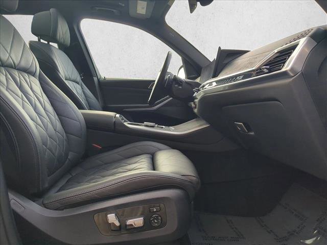 Used 2024 BMW X5 xDrive40i w/ Premium Package image 28
