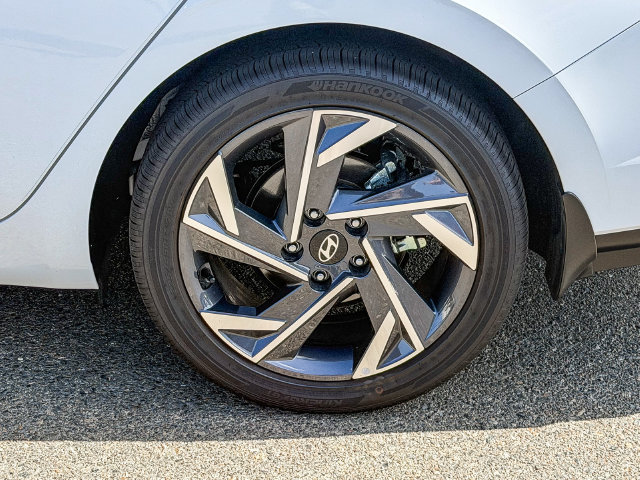 Used 2025 Hyundai Elantra SEL FWD image 11