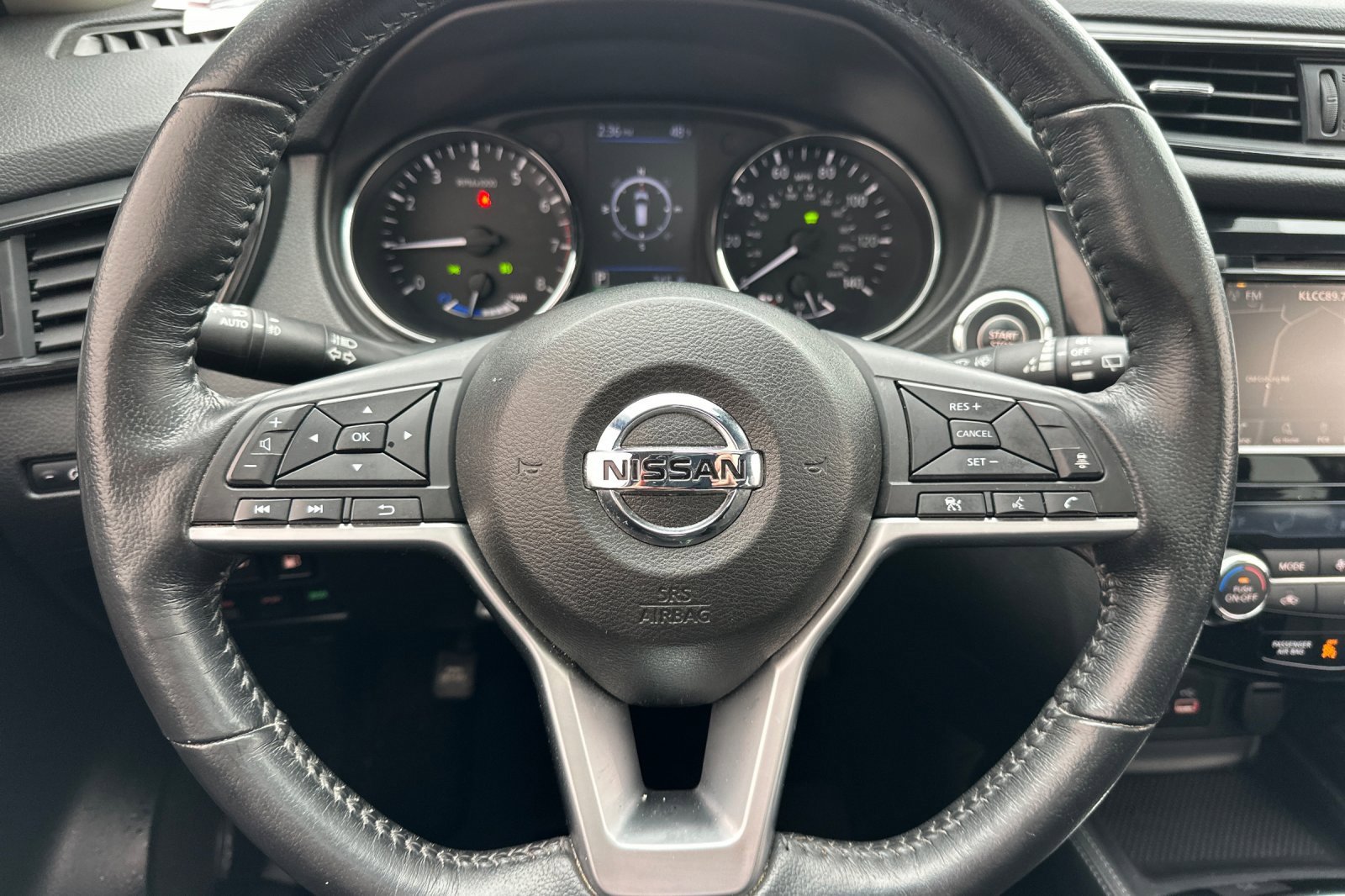 Used 2018 Nissan Rogue SL w/ Premium Package image 27