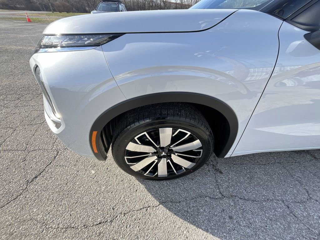 New 2026 Mitsubishi Outlander SEL FWD image 10