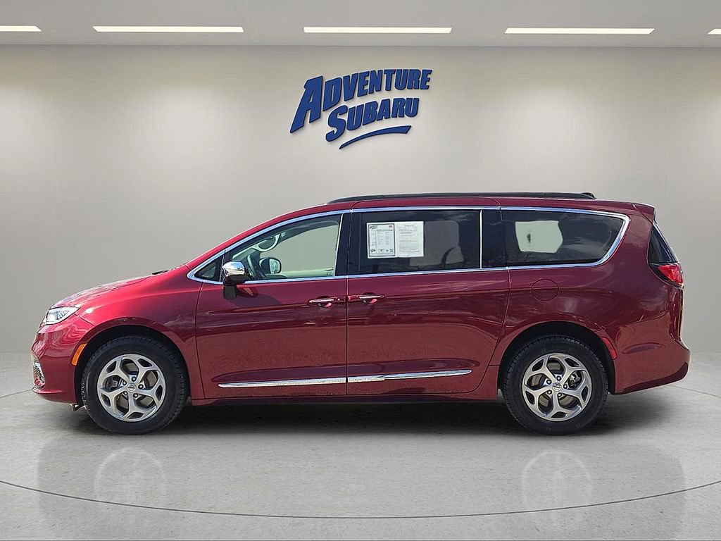 Used 2023 Chrysler Pacifica Limited image 4
