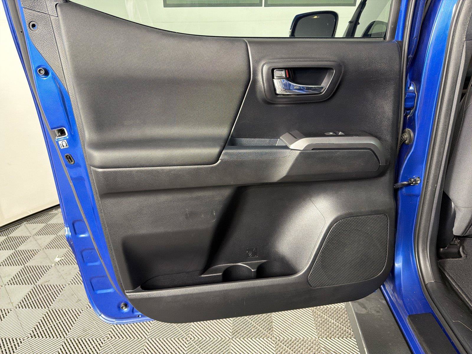 Used 2018 Toyota Tacoma TRD Sport RWD image 19