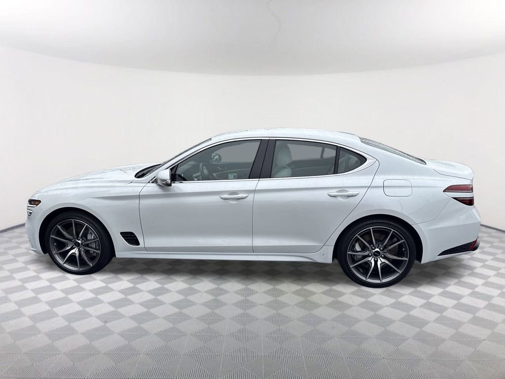 Used 2025 Genesis G70 2.5T image 8