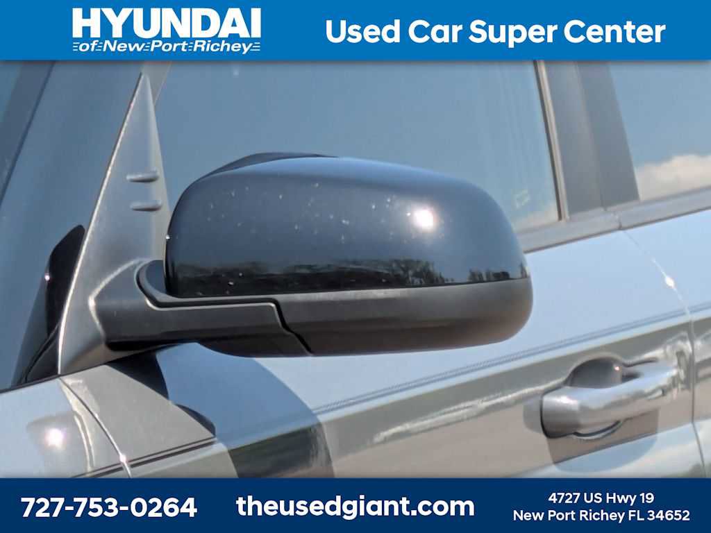 Used 2023 Hyundai Venue Limited image 11