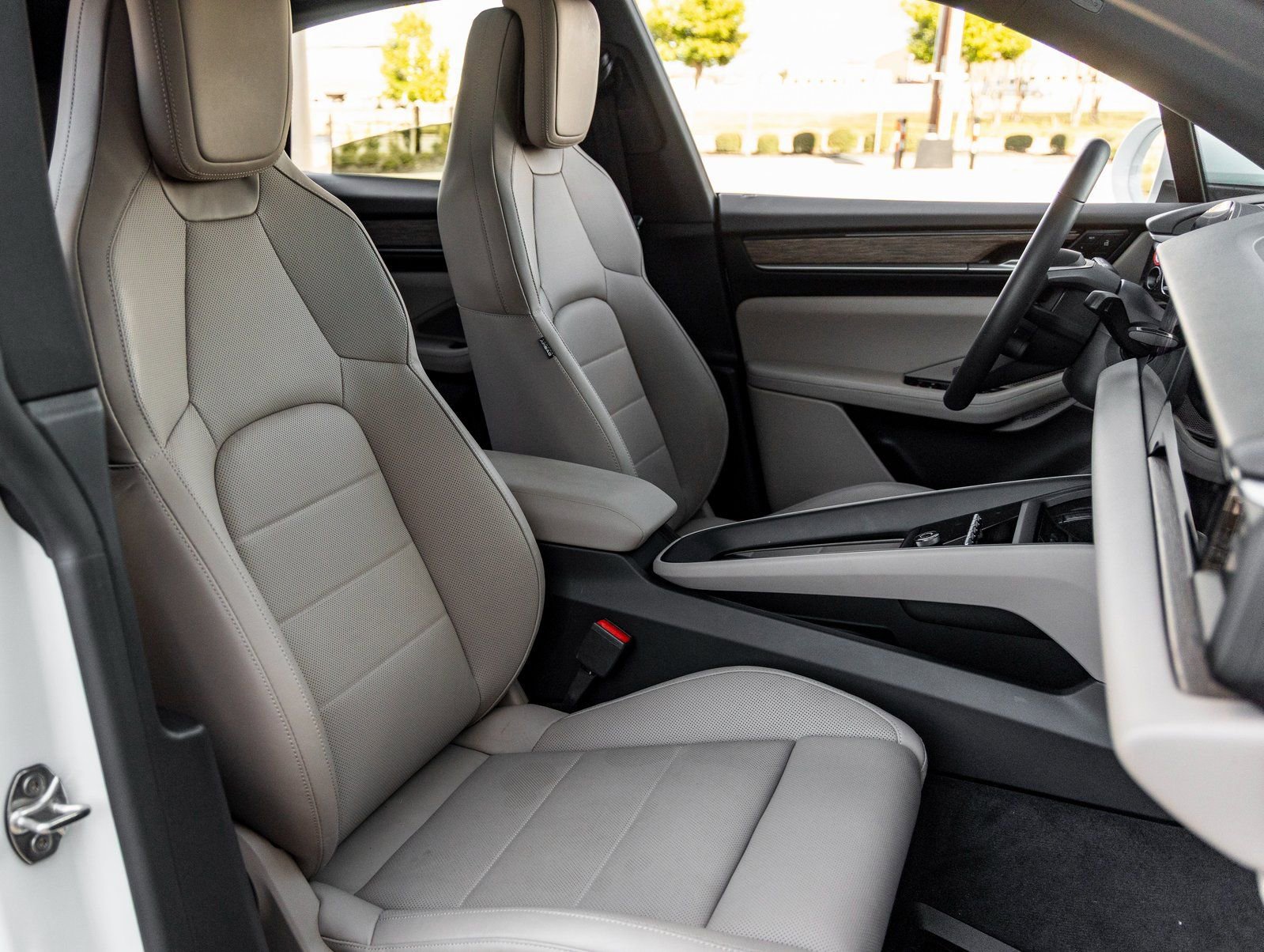 Certified 2025 Porsche Macan 4S Electric image 43