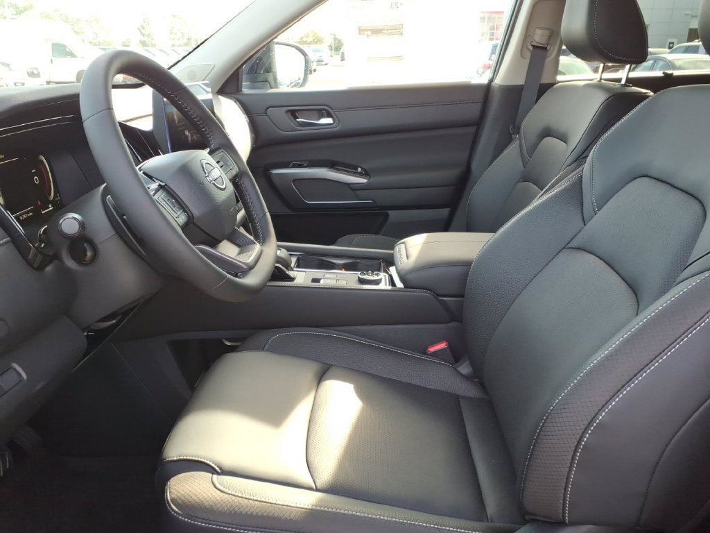 New 2026 Nissan Pathfinder SL AWD/4WD image 18