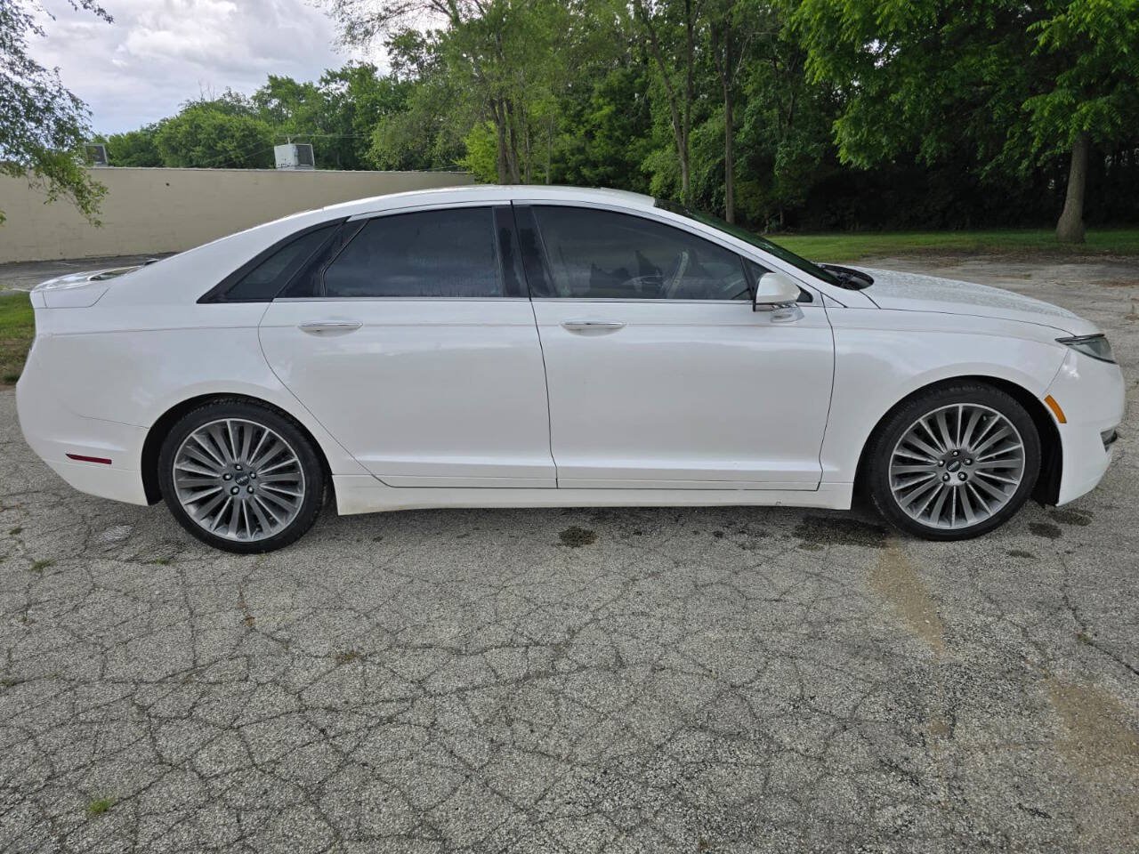Used 2013 Lincoln MKZ FWD image 4