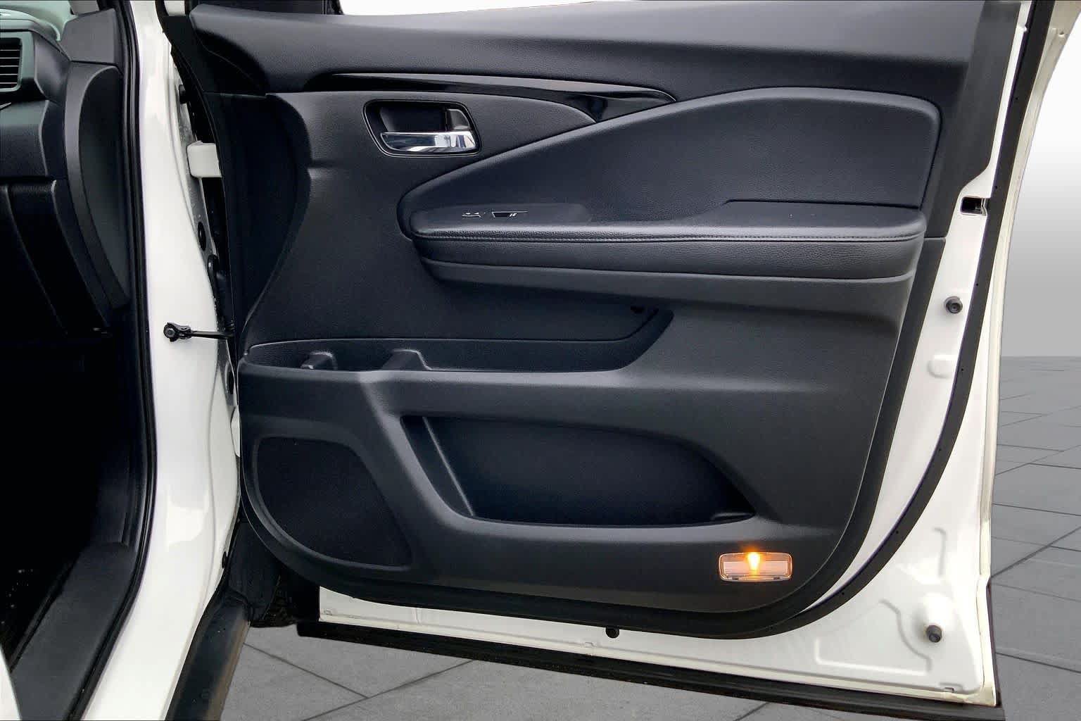 Certified 2020 Honda Pilot Touring image 23