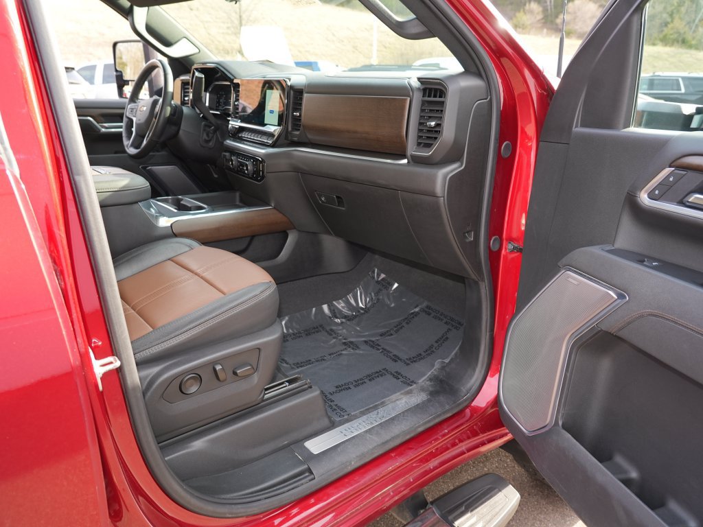 Used 2025 Chevrolet Silverado 3500 High Country w/ High Country Premium Package AWD/4WD image 30