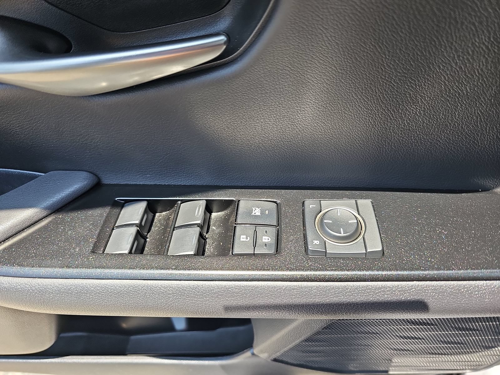 Used 2022 Lexus UX 200 w/ Accessory Package (Z1) FWD image 32