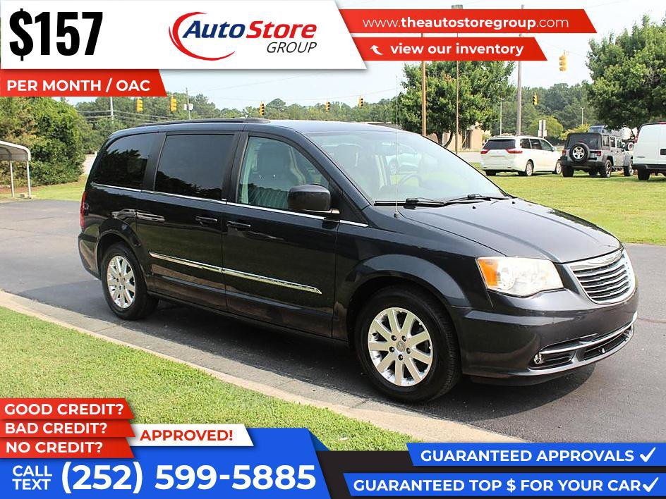 Used 2013 Chrysler Town & Country Touring FWD image 4