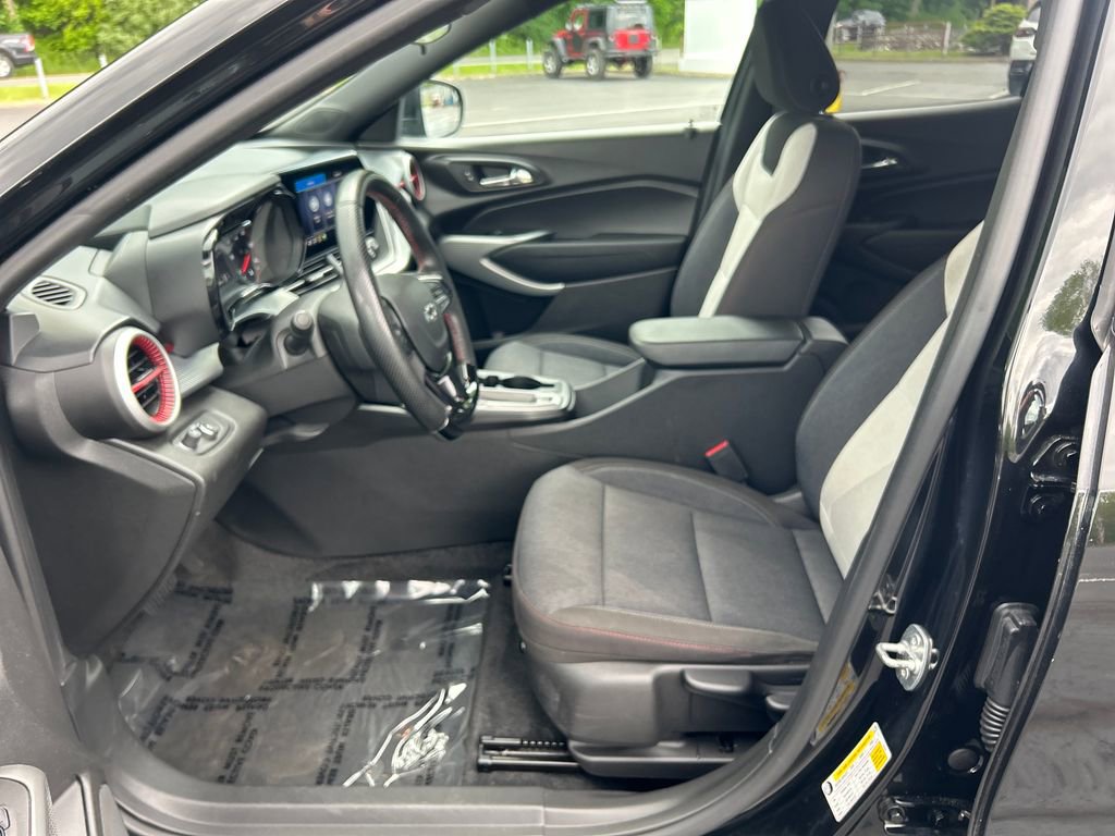 Used 2024 Chevrolet Trax RS FWD image 18