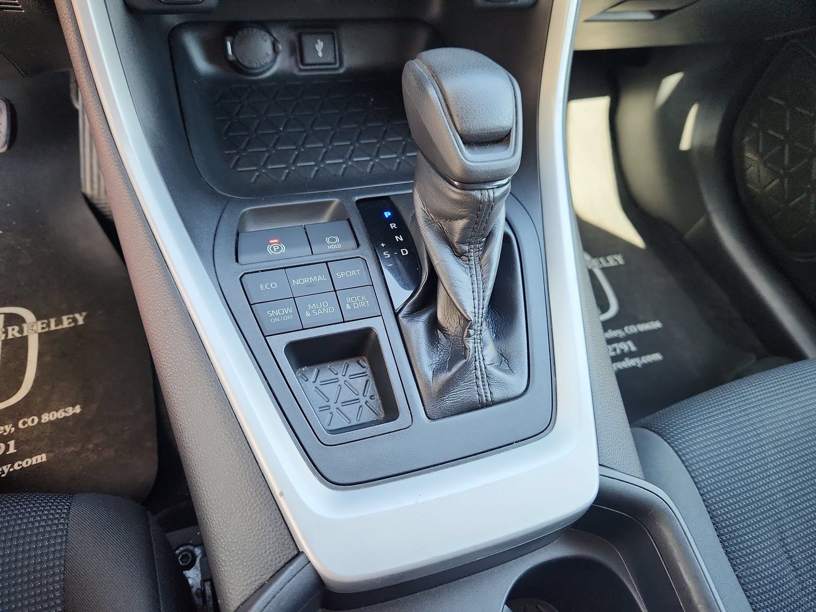 Used 2020 Toyota RAV4 LE w/ Carpet Mat Package AWD/4WD image 22