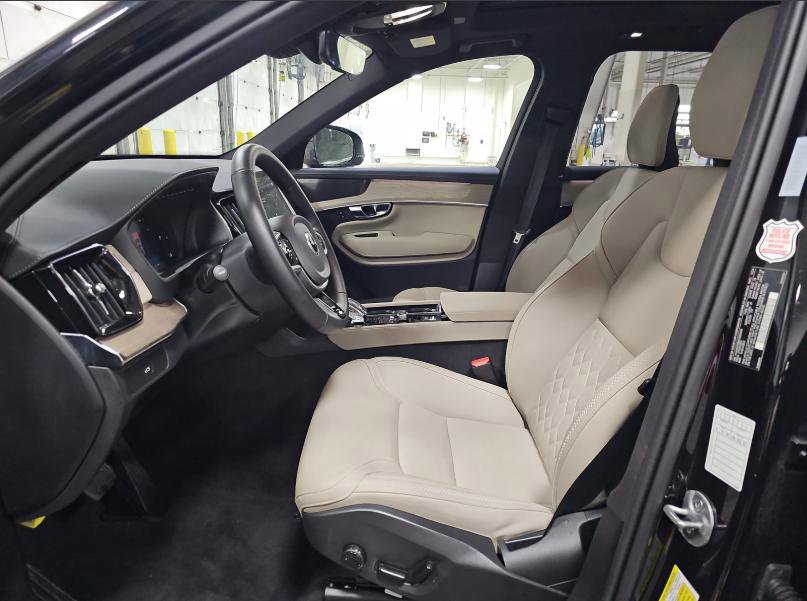 Used 2025 Volvo XC90 B6 Plus image 7