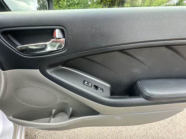 Used 2015 Kia Forte LX FWD image 17