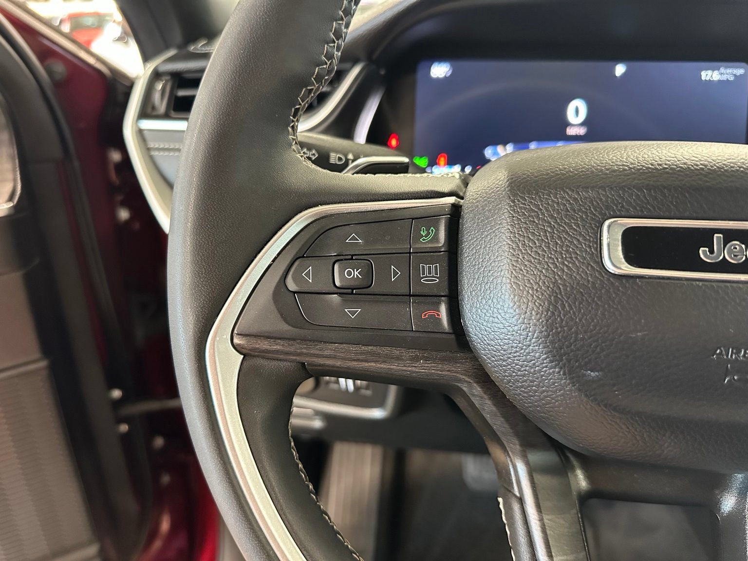 Used 2024 Jeep Grand Cherokee Limited RWD image 19