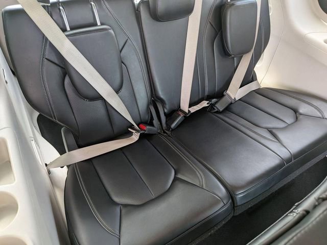 Used 2023 Chrysler Pacifica Touring-L FWD image 30