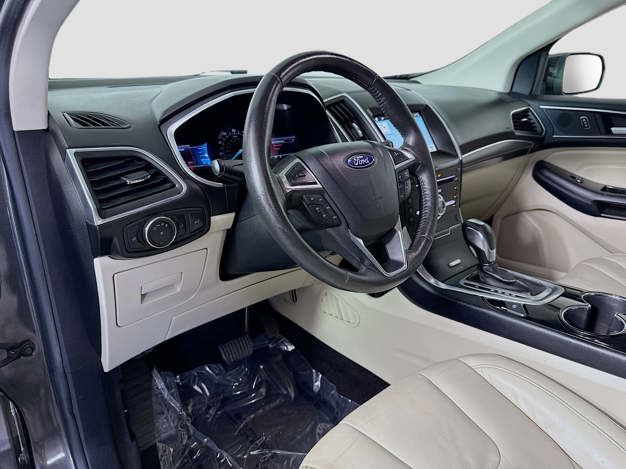 Used 2017 Ford Edge Titanium w/ Technology Package FWD image 23