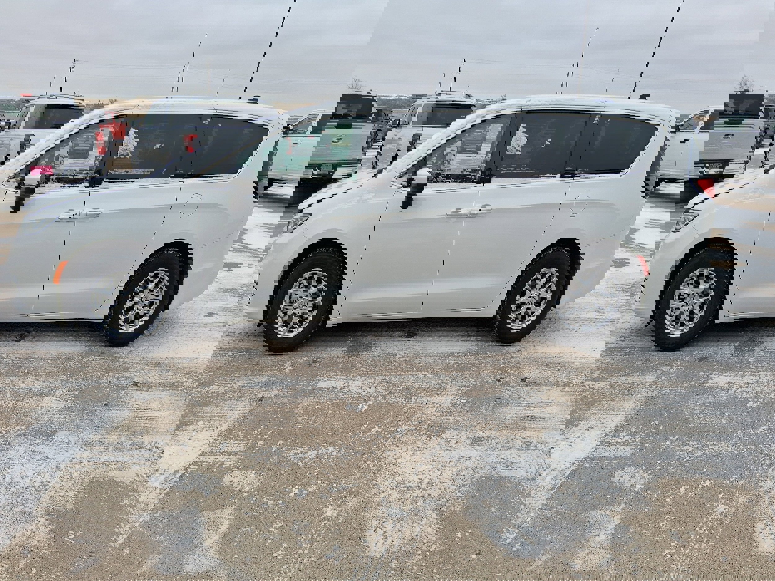 Used 2023 Chrysler Pacifica Touring-L FWD image 5