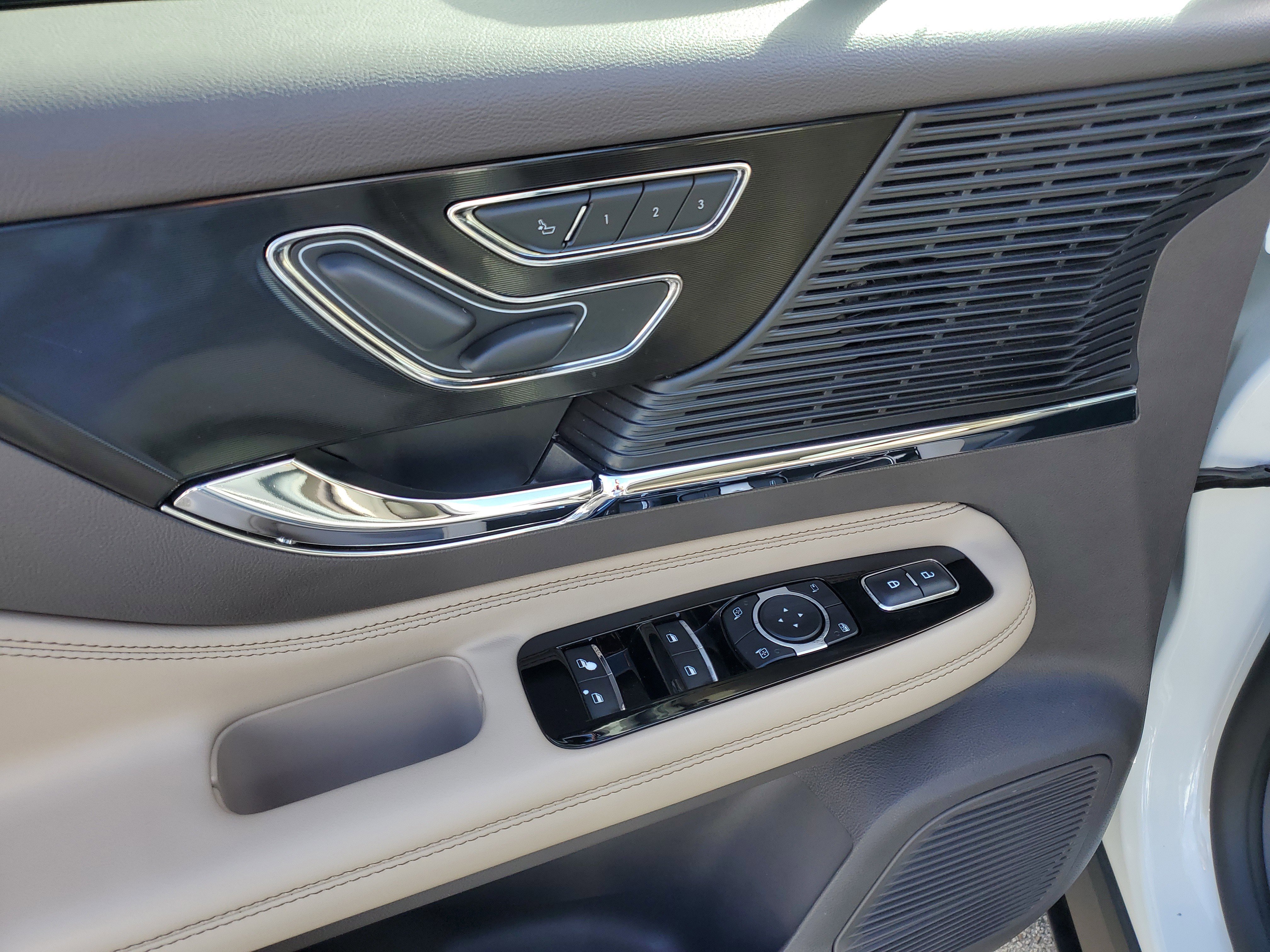 Certified 2022 Lincoln Corsair FWD image 16