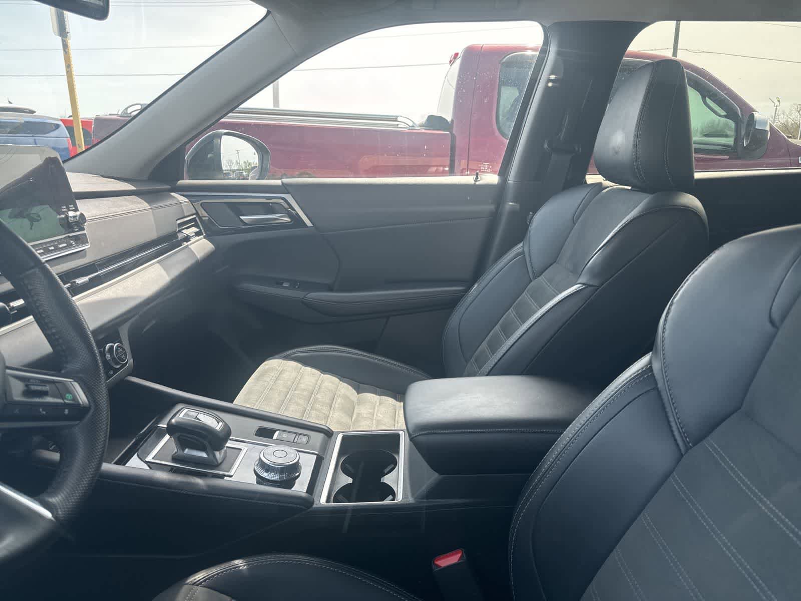 Used 2024 Mitsubishi Outlander SE AWD/4WD image 30