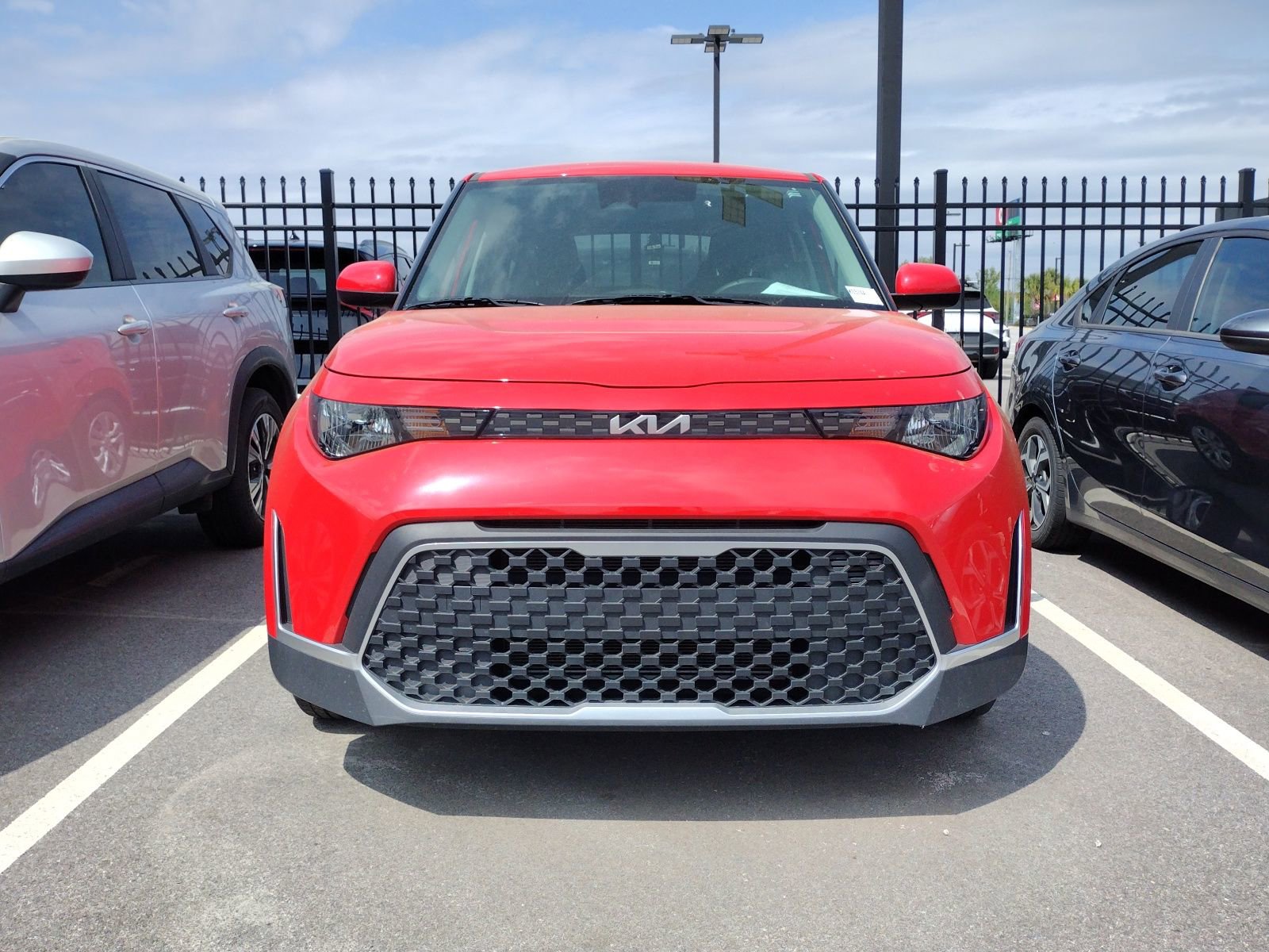 Used 2023 Kia Soul LX image 2