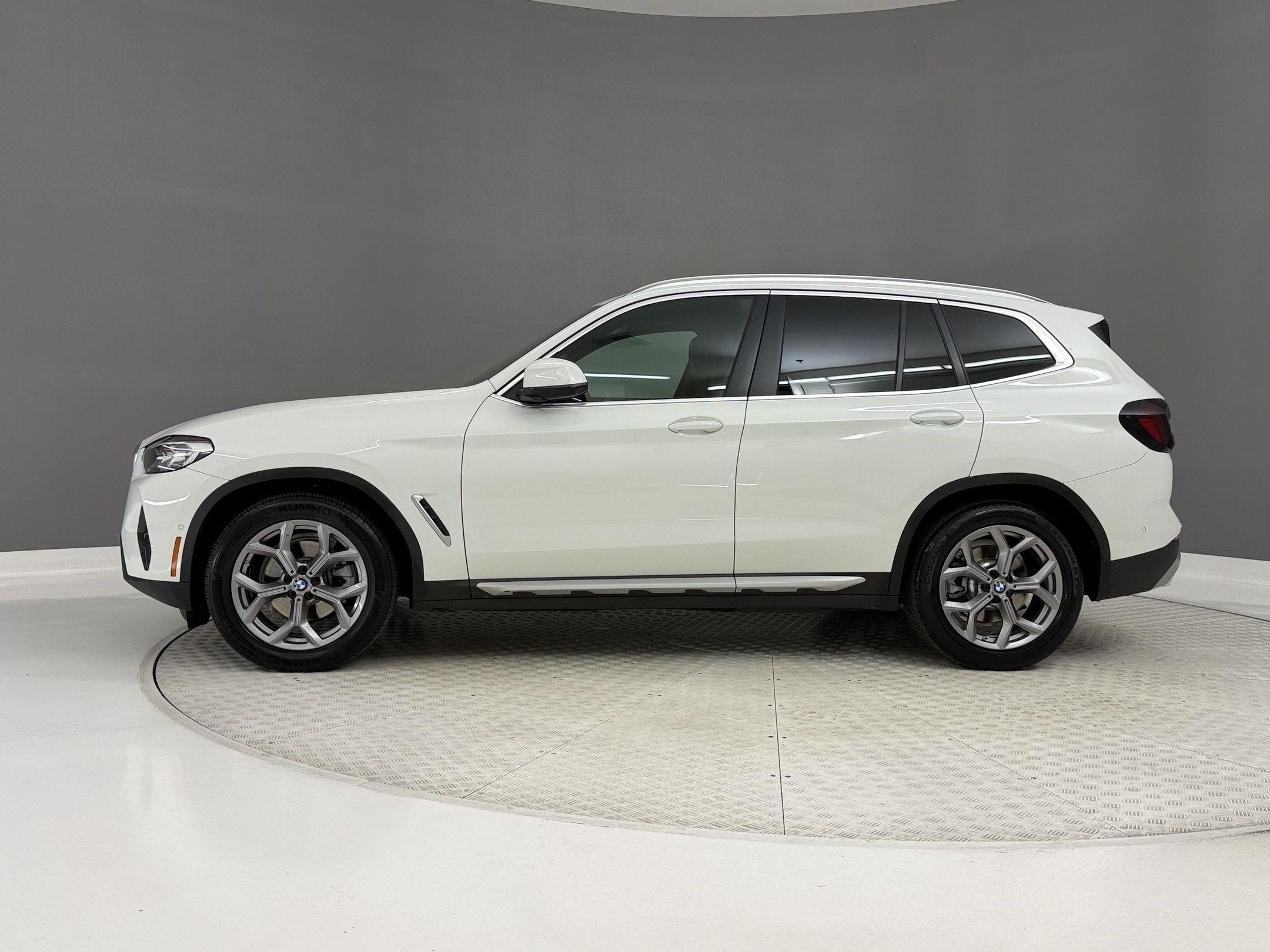 Used 2024 BMW X3 sDrive30i w/ Convenience Package RWD image 2
