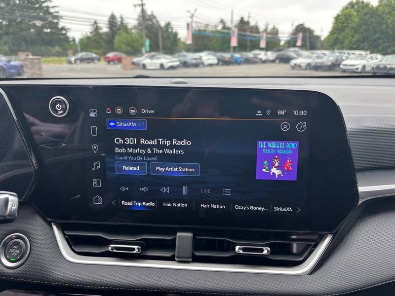 Used 2025 Chevrolet Equinox LT w/ Safety and Technology Package image 14