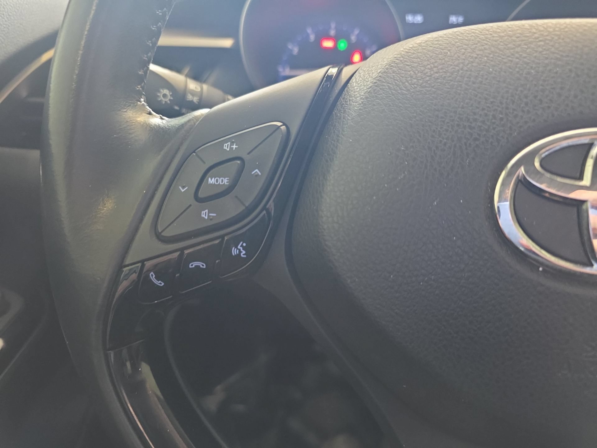 Used 2021 Toyota C-HR Limited FWD image 16
