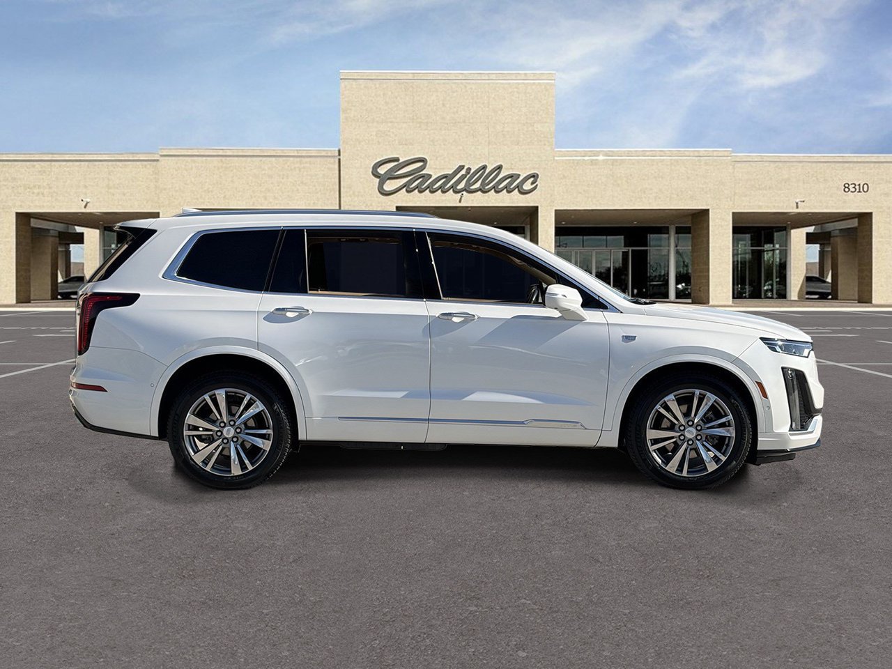 Used 2021 Cadillac XT6 Premium Luxury w/ Platinum Package AWD/4WD image 4