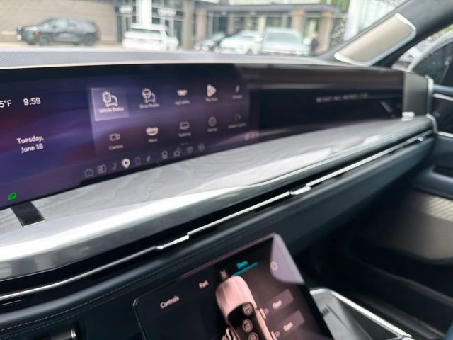 Used 2025 Cadillac Escalade IQ Luxury 2 w/ LPO, Premium Carpet Package AWD/4WD image 17