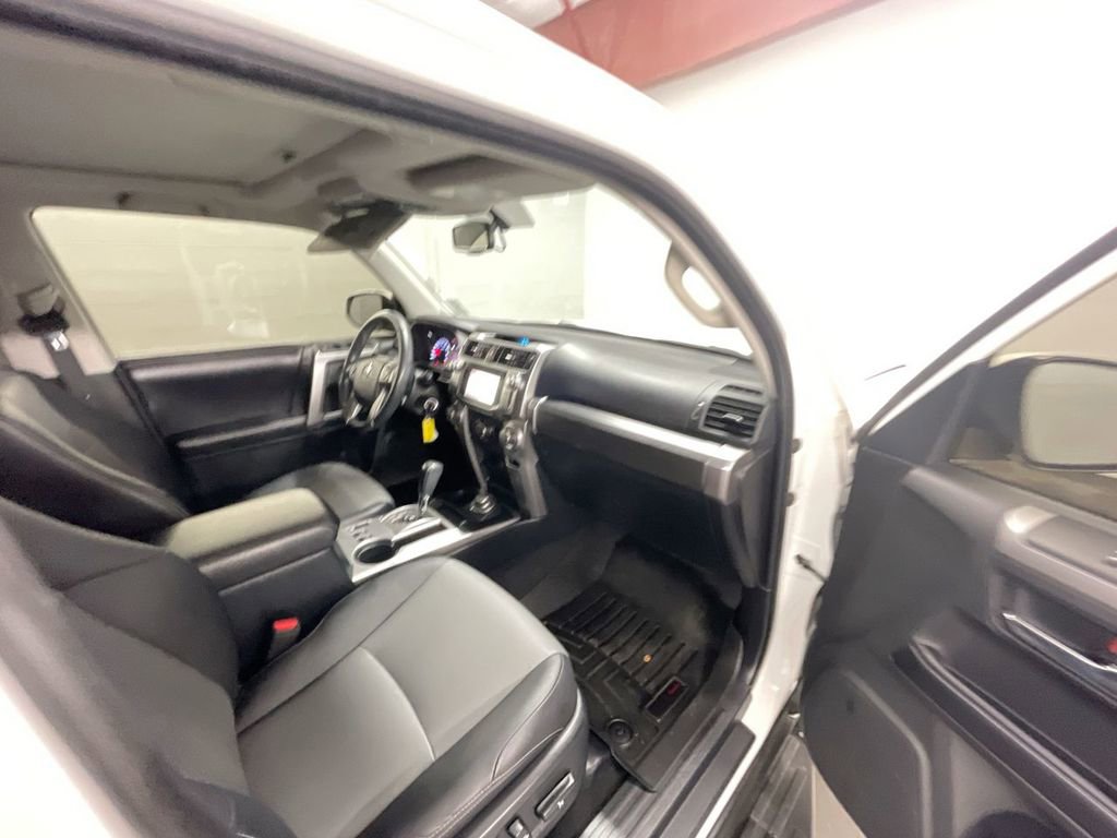 Used 2018 Toyota 4Runner SR5 Premium image 28