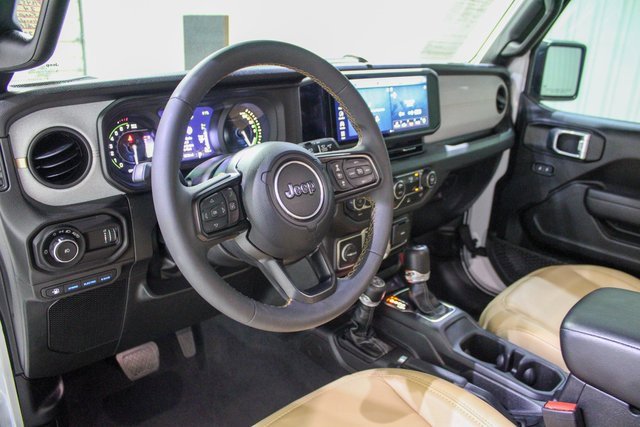Used 2024 Jeep Wrangler Unlimited image 13