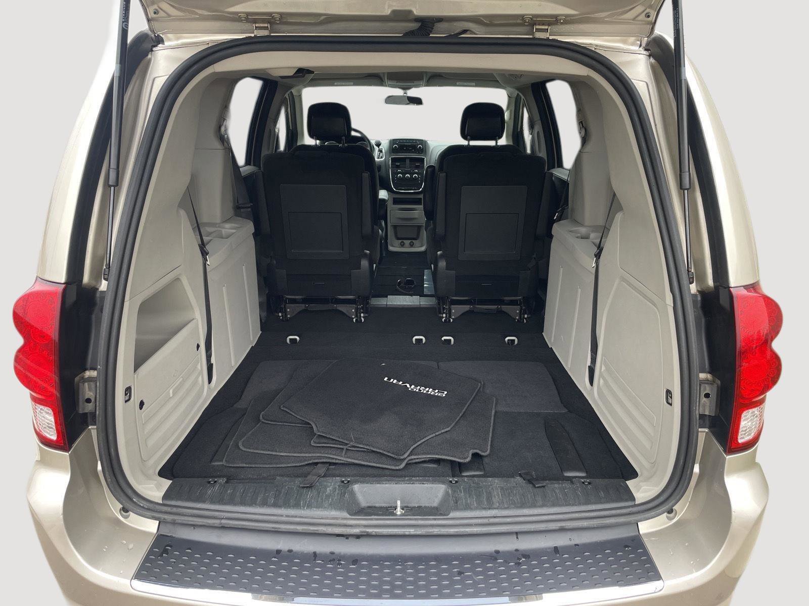 Used 2015 Dodge Grand Caravan American Value Package FWD image 8