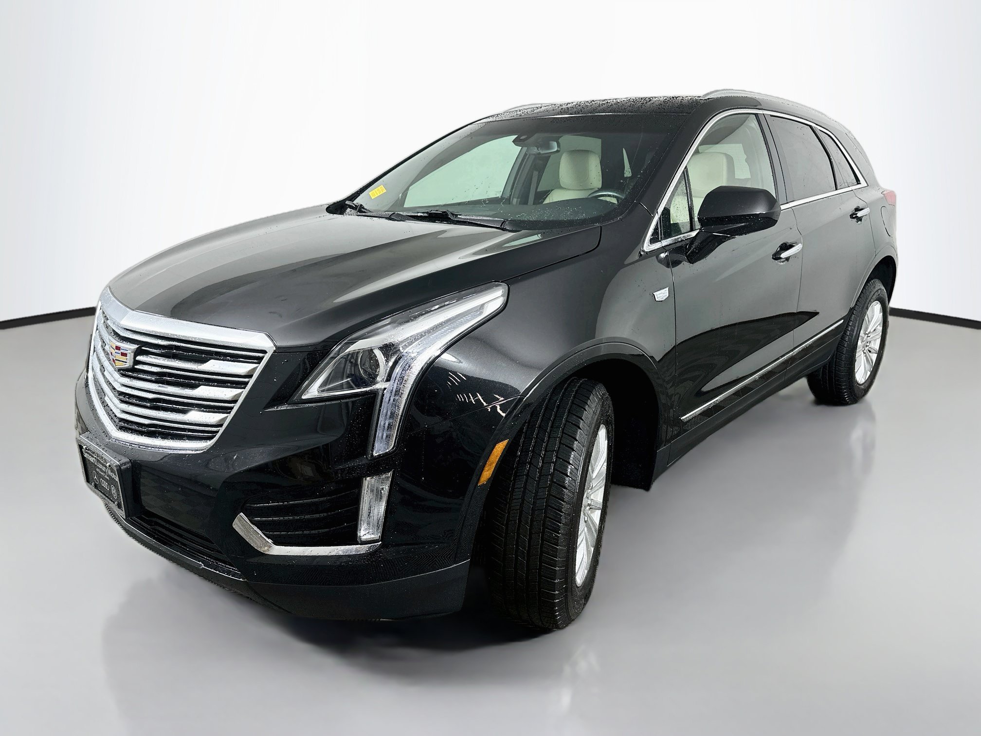 Used 2019 Cadillac XT5 FWD image 3