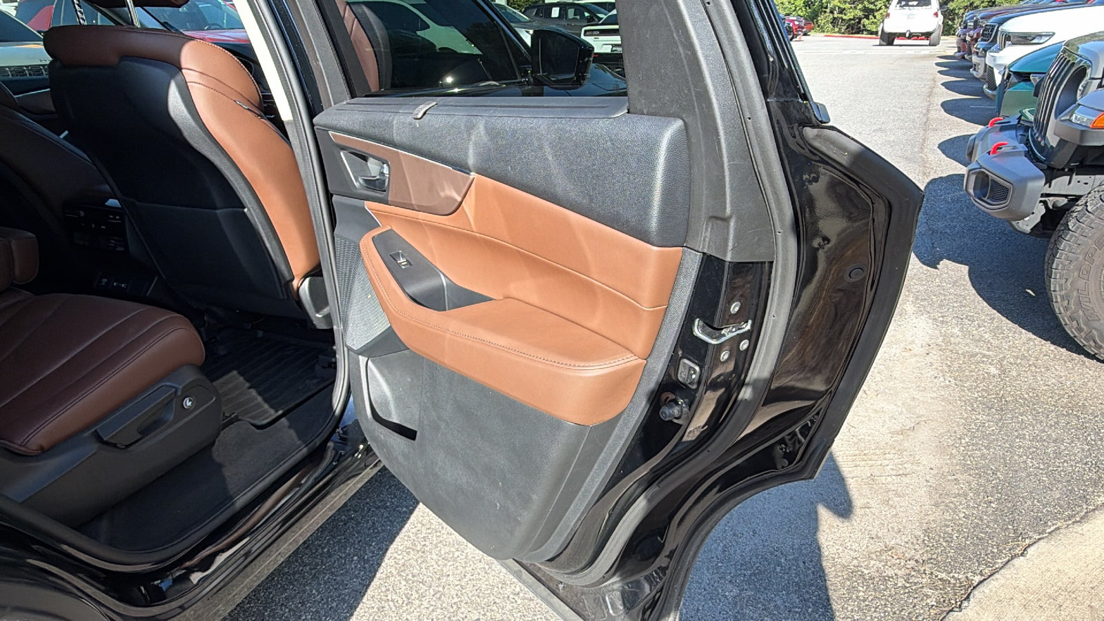 Used 2023 Acura MDX w/ Technology Package FWD image 19