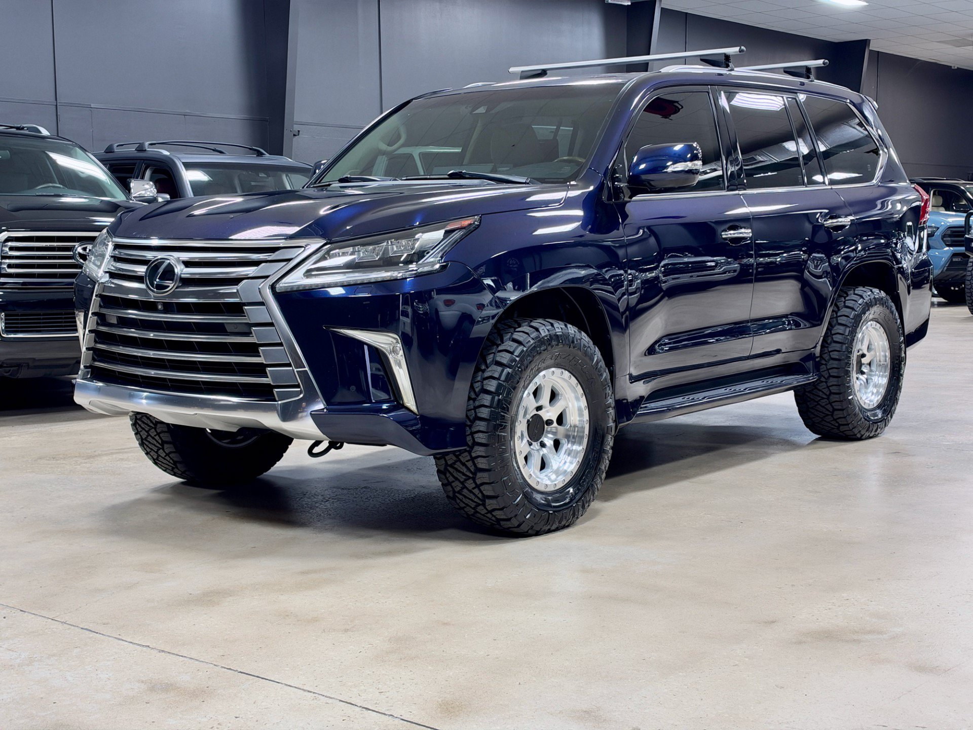 Used 2017 Lexus LX 570 4WD w/ Luxury Package image 2
