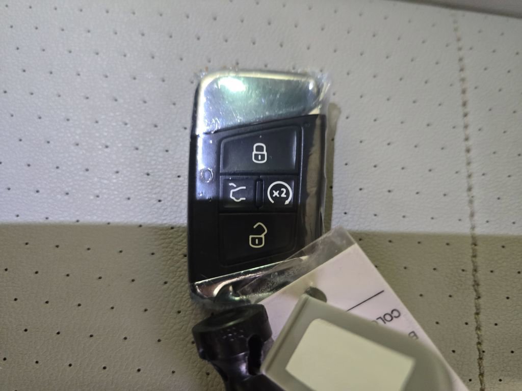 Used 2020 Volkswagen Tiguan SEL image 36