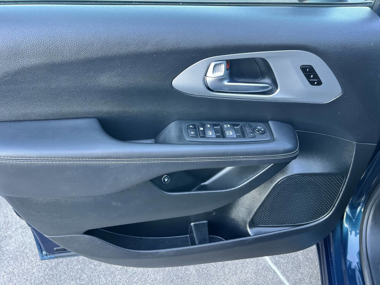 Used 2023 Chrysler Pacifica Touring-L w/ S Appearance Package image 20