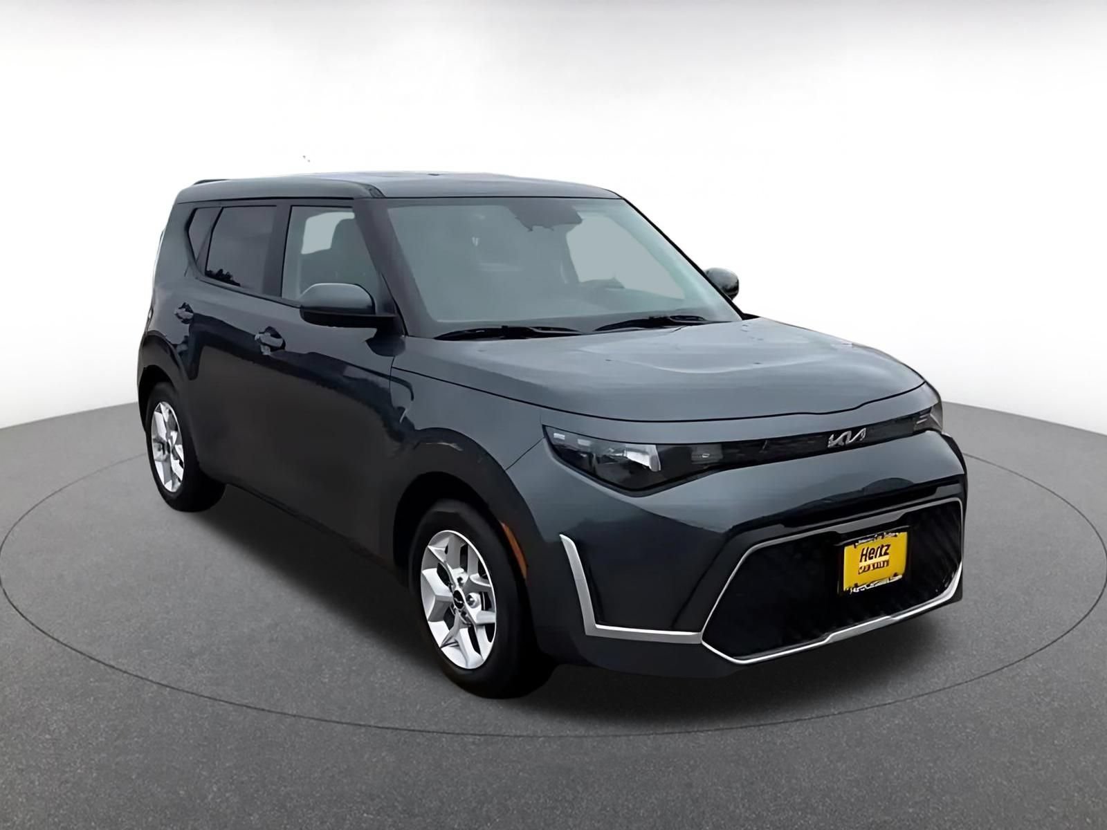 Used 2025 Kia Soul LX w/ LX Technology Package FWD image 3