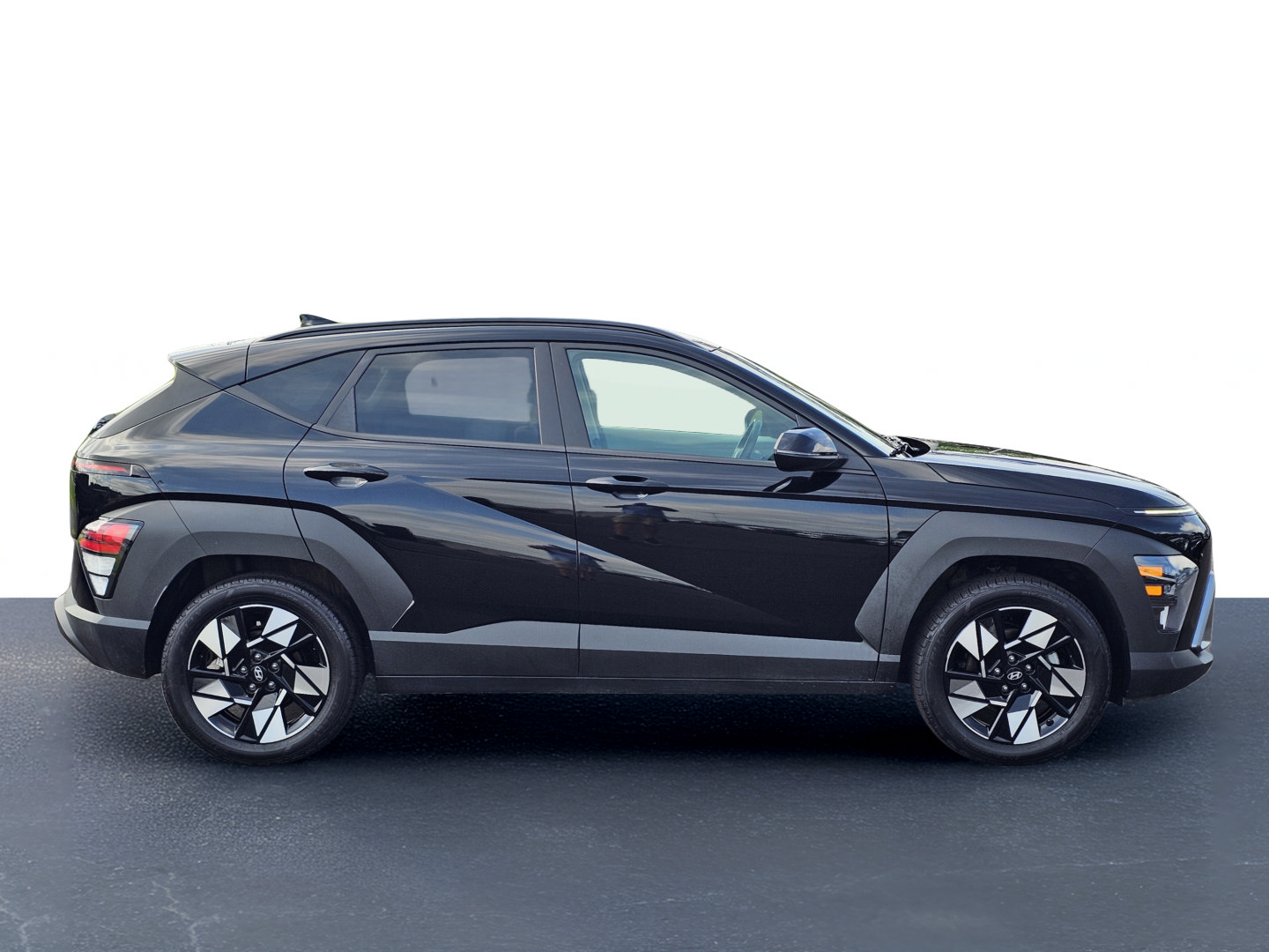 Used 2025 Hyundai Kona SEL FWD image 7