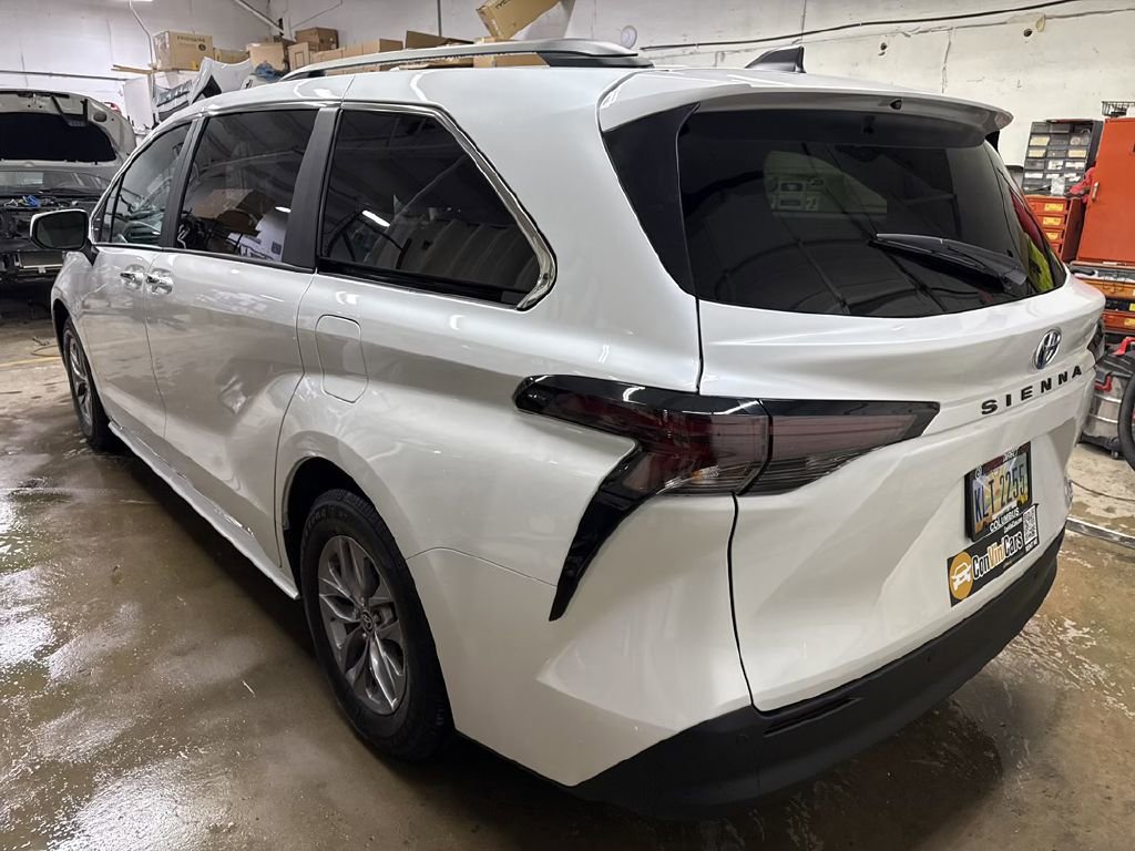 Used 2024 Toyota Sienna XLE image 8
