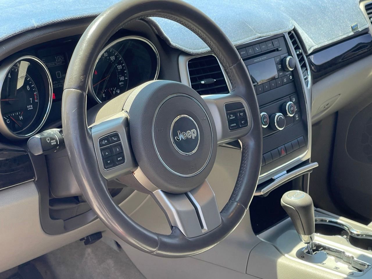 Used 2013 Jeep Grand Cherokee Laredo w/ Laredo E Group AWD/4WD image 6