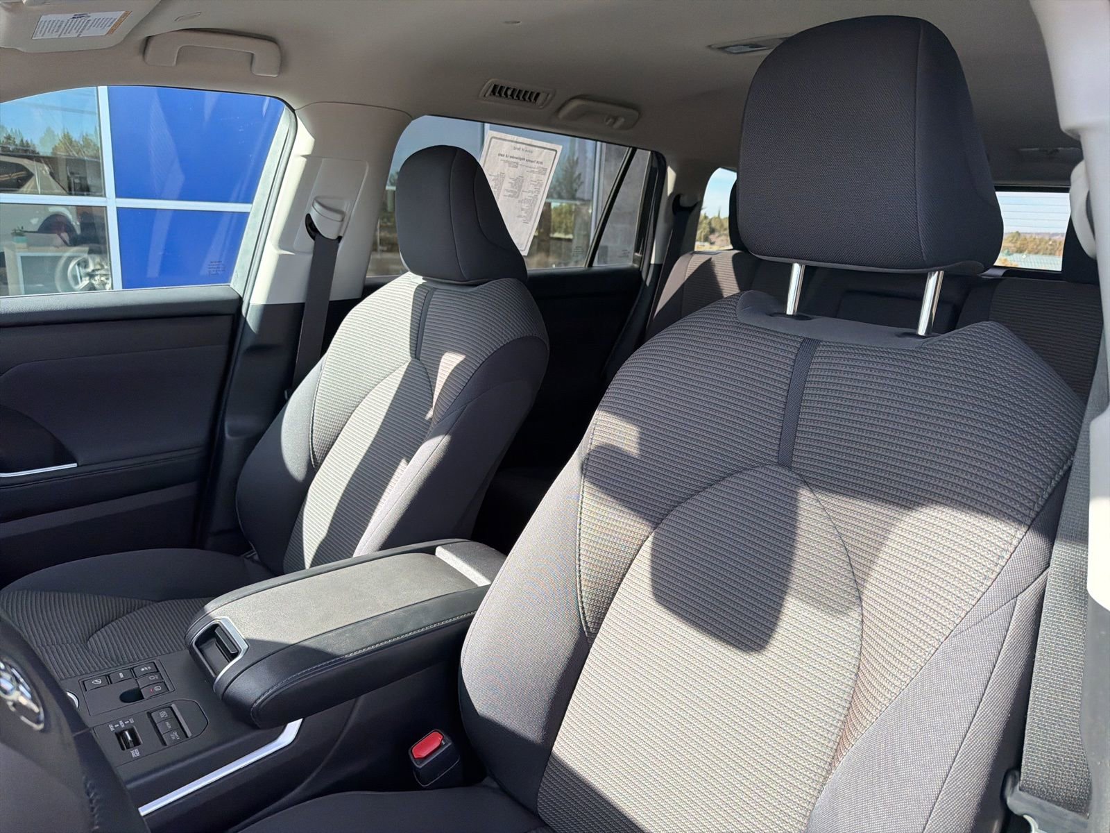 Used 2024 Toyota Highlander LE image 18