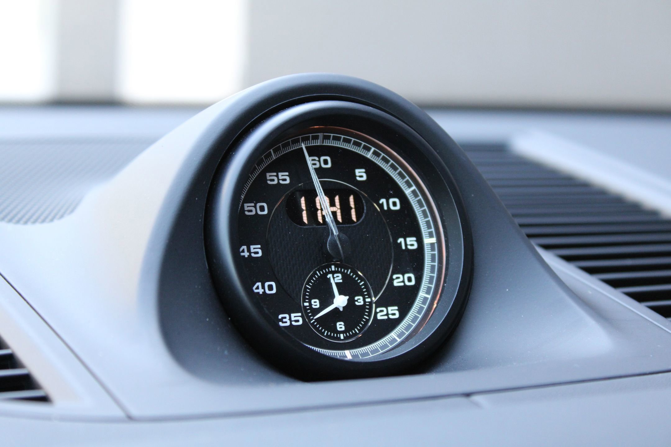 Used 2023 Porsche Macan Turbo image 21