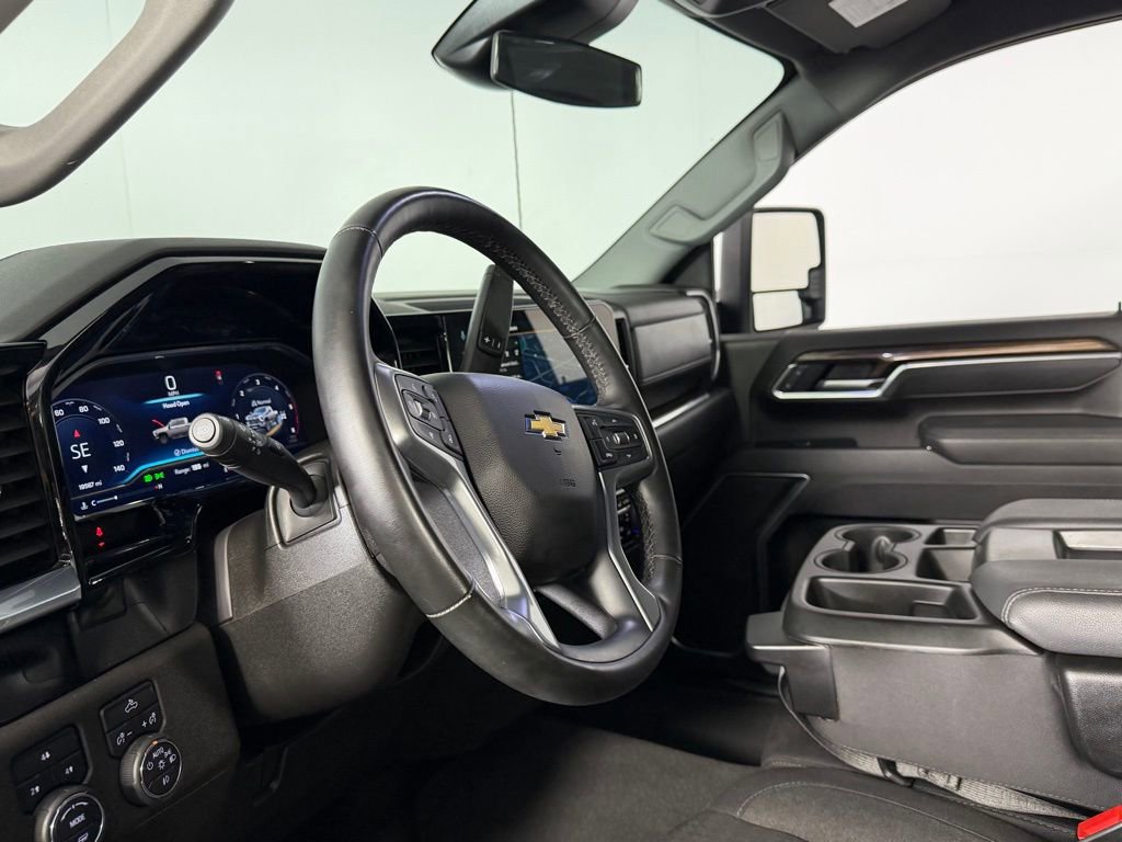 Used 2025 Chevrolet Silverado 2500 LT w/ Convenience Package image 25