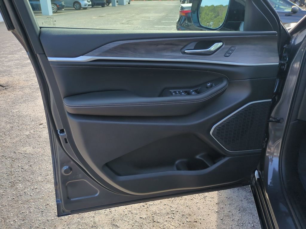 New 2026 Jeep Grand Cherokee L Limited image 11