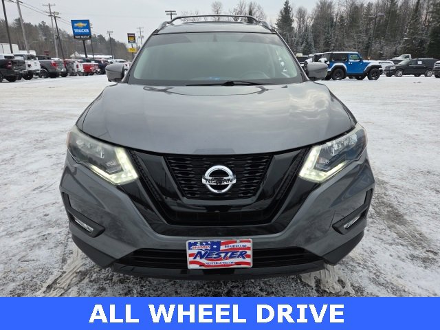 Used 2017 Nissan Rogue SV image 3